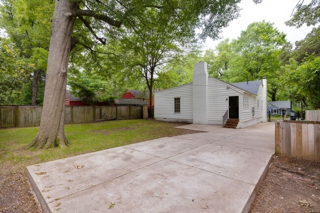 Building Photo - 228 Palisade St
