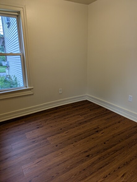 bedroom - 305 N Center St