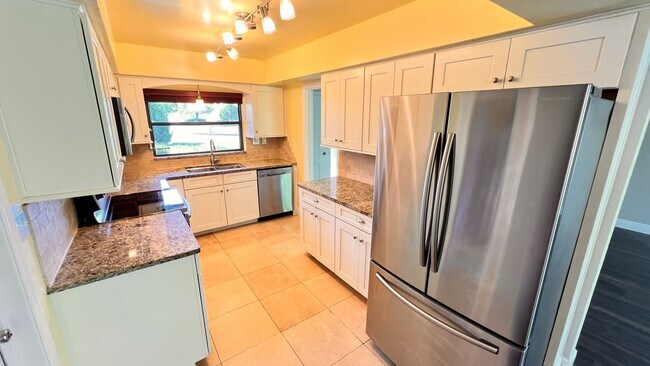 Building Photo - Timeless Charm Meets Modern Comfort in the Heart of Winter Park! WASHER & DRYER INCLUDED!