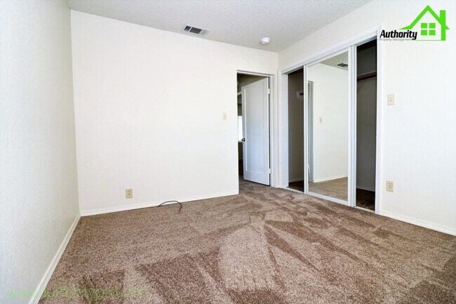 Building Photo - 21627 7 Lakes Rd