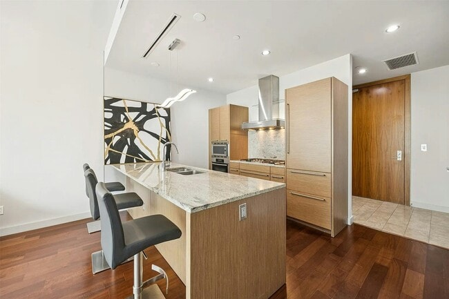 Building Photo - 2900 McKinnon St