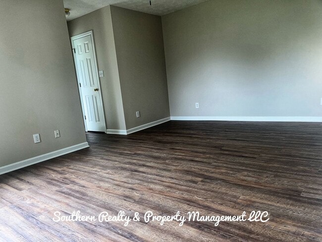 Building Photo - Fine Silver Living in Silver Pointe
