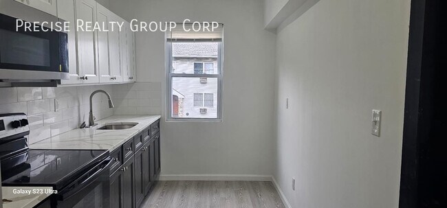 Building Photo - 18-20 S Kensico Ave-GF