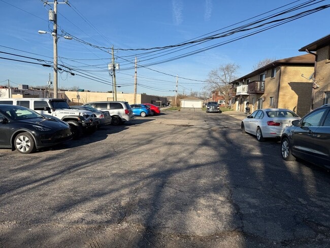 Building Photo - Spacious 1 Bed 1 Bath in the heart of Speedway!