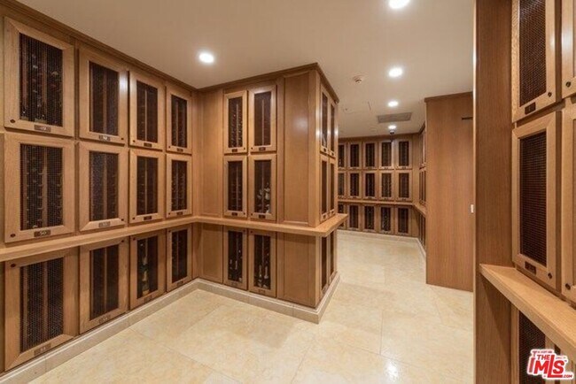 Building Photo - 1 W Century Dr