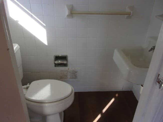 Building Photo - Newly Rennovated