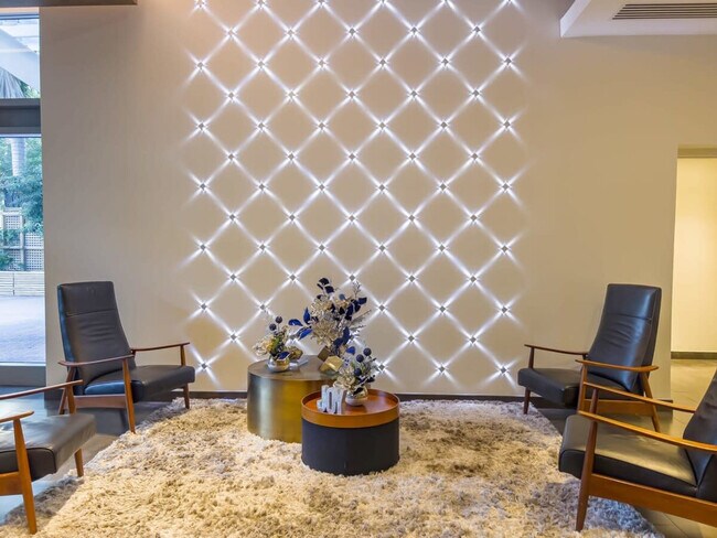 Building Photo - 3256 NE 1st Ave