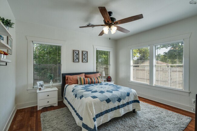 Building Photo - 1113 Taylor St