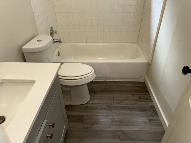 Building Photo - 1702 Alamo Ave