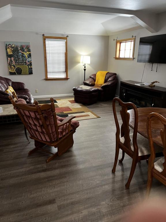 Building Photo - 1023 9th Ave