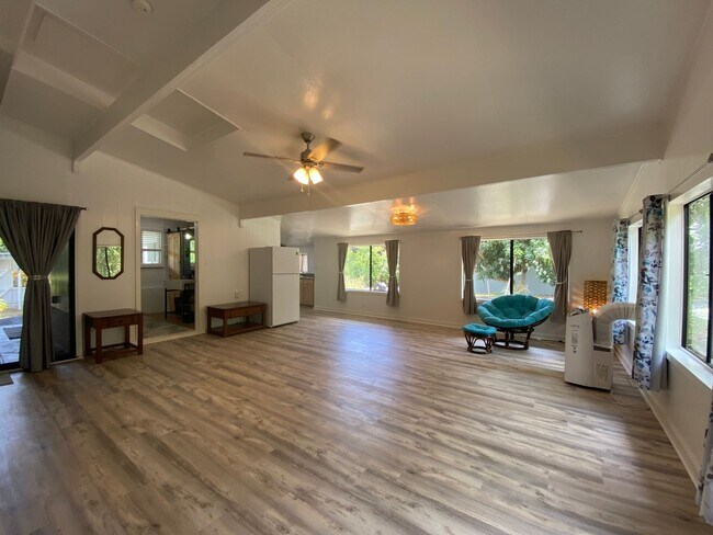 Building Photo - Remodeled Large Studio walking distance to town