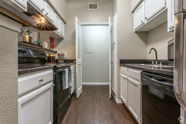 Kitchen - West Oaks Landing