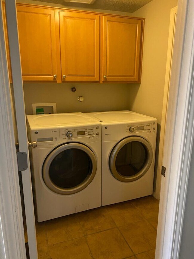 Building Photo - 11000 Calandrias St NW