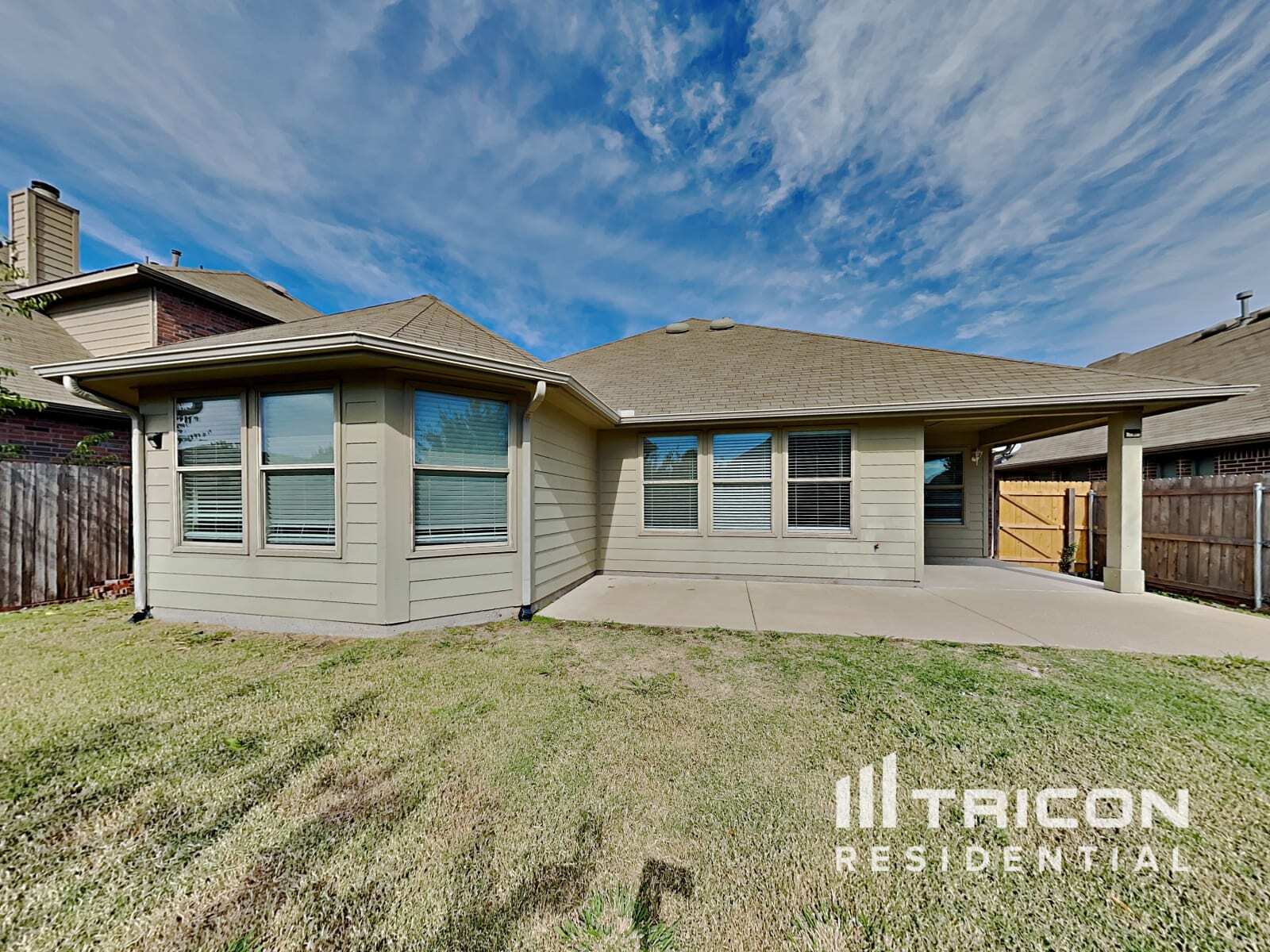 Building Photo - 307 Hawthorn Dr