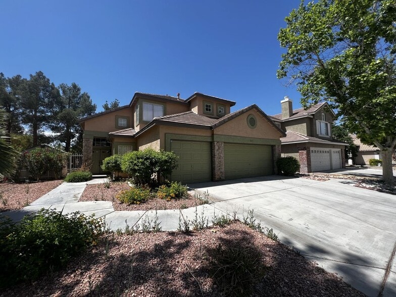 Building Photo - 8327 San Ramon Dr