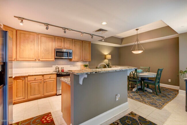 Building Photo - 510 Glenwood Ave