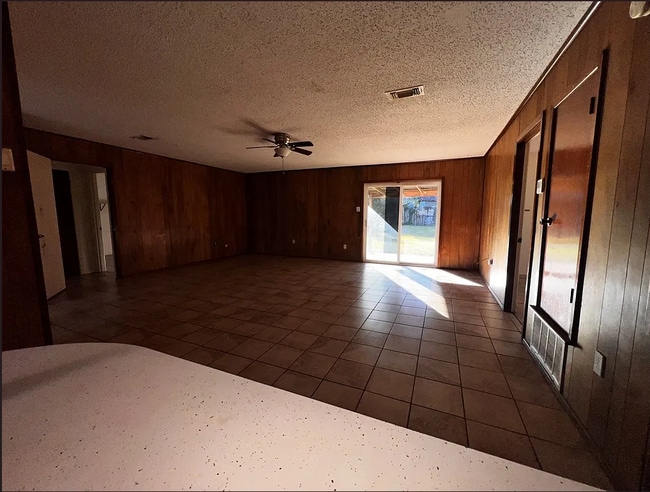 Building Photo - 165 Greenforest Trail