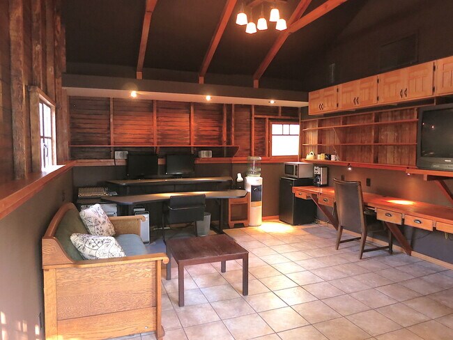 Studio Interior. Comes unfurnished. - 1948 N Van Ness Ave