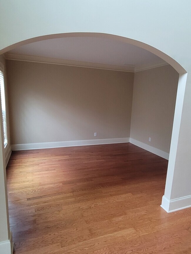 Building Photo - Home For Rent