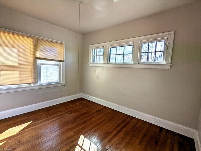Building Photo - 1702 Coventry Rd