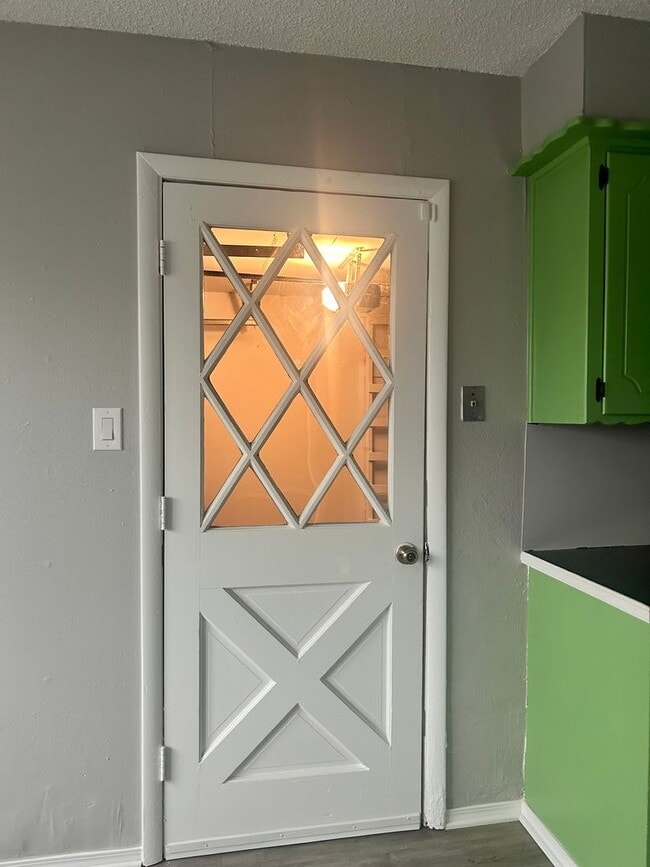 Building Photo - 4625 SW I Ave