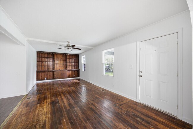 Building Photo - 3826 Kingwood Cir