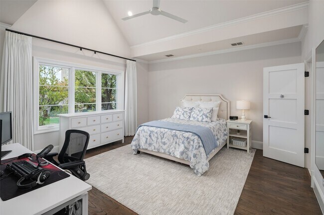 Building Photo - 3537 Villanova St