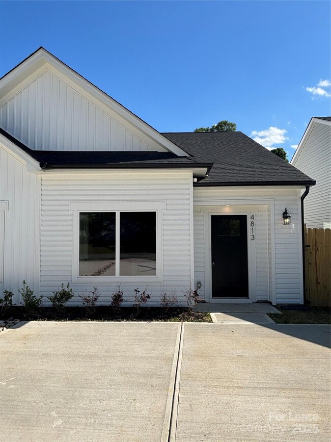 Building Photo - 4813 Victoria Ave