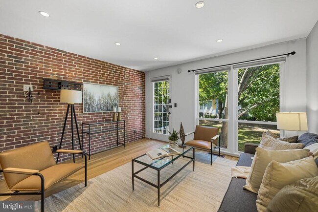 Building Photo - 237 G St SW