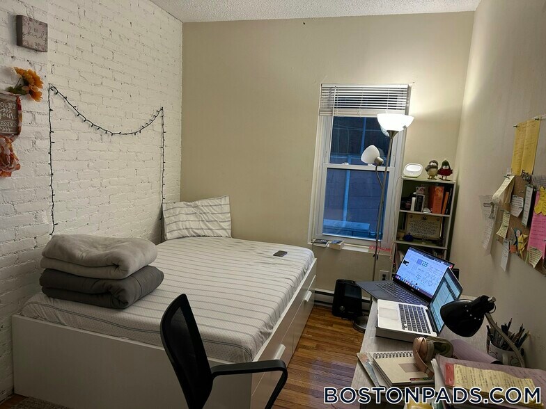 Building Photo - 886 Huntington Ave