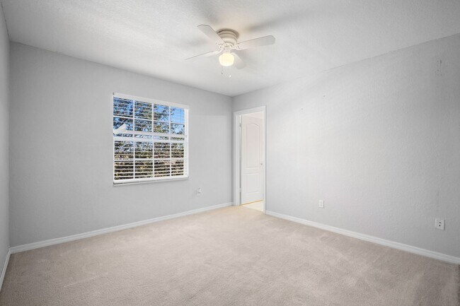 Building Photo - Charming 2-bedroom, 2.5-bathroom townhome ...