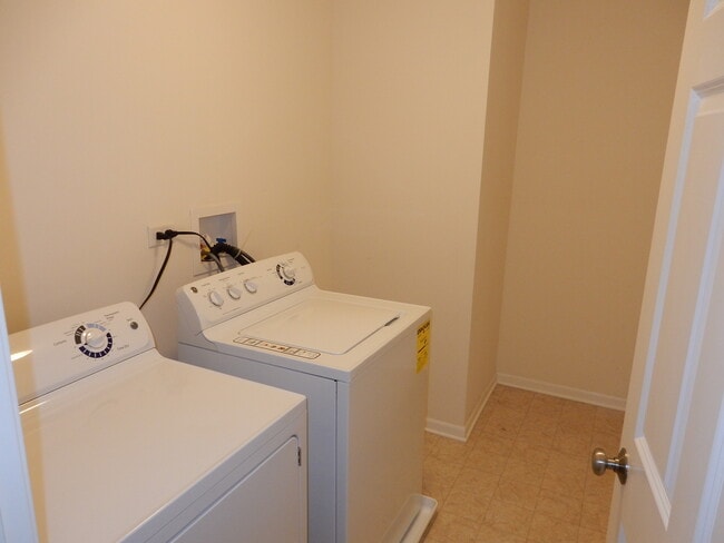 Building Photo - 2915 Church Rd