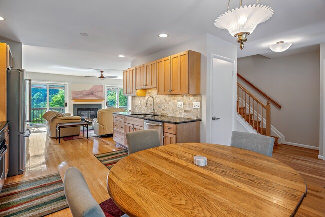 Building Photo - 7261 Dockside Ln