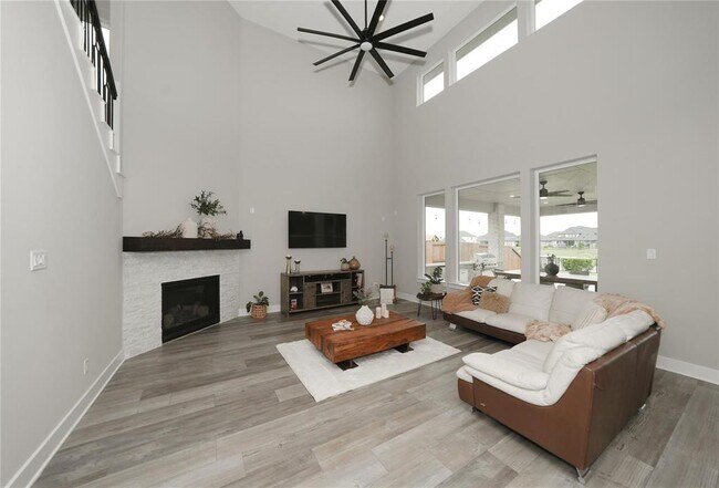 Building Photo - 413 Stratus View Ct