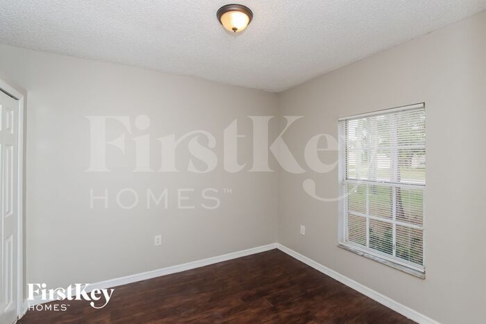 Building Photo - 1160 Schumann Dr