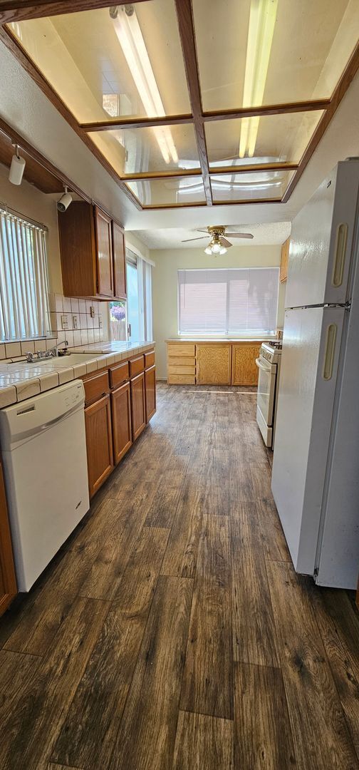Building Photo - Updated 3-Bedroom Sparks Home | 1,500+ Sq Ft | 2.5 Baths | Fireplace | Fenced Yard | $2,400
