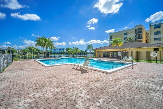 Building Photo - 6575 W Oakland Park Blvd