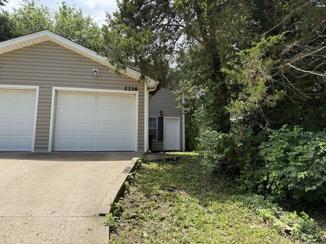 Building Photo - 2216 Live Oak Ln