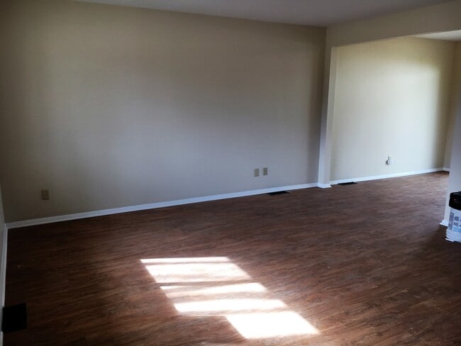 Building Photo - **3-BEDROOM/2-BATH RANCH W/ 2-CAR GARAGE!**