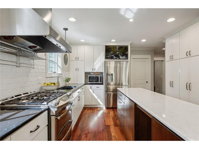 Building Photo - 4015 Wood End Dr