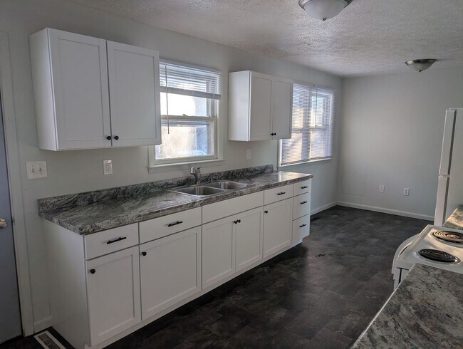 Building Photo - 57-63 John