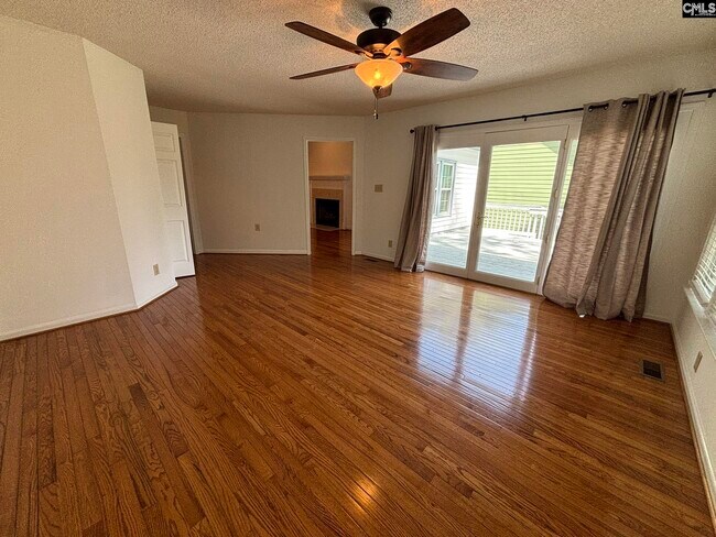 Building Photo - 221 Timberlake Dr