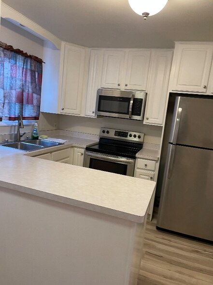 Primary Photo - 2413 Brentwood Pkwy