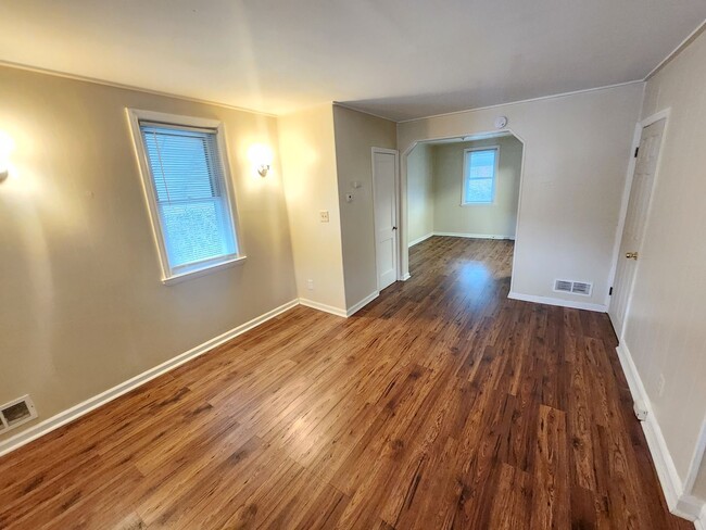 Building Photo - West Baltimore 2.5 Bedroom 1.5 Bathroom To...