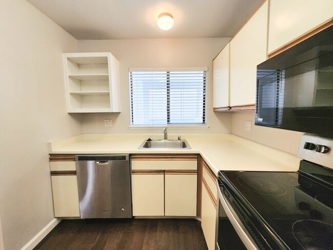 Building Photo - 2 bedroom 2 bath condo home in North San Mateo
