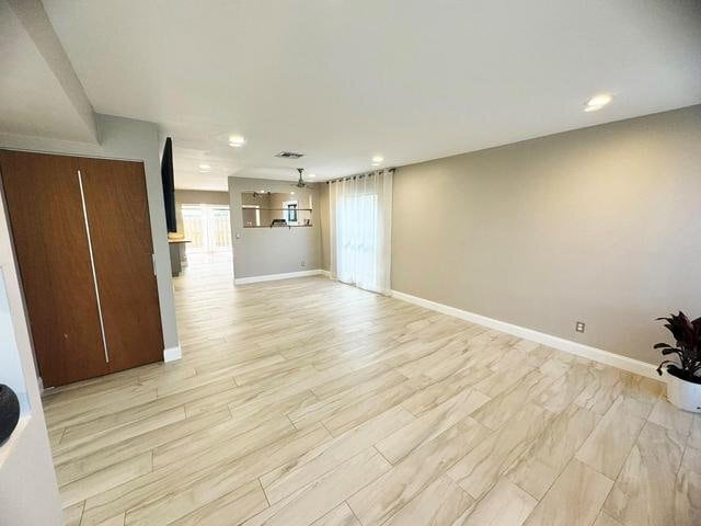 Building Photo - 321 Sandtree Dr