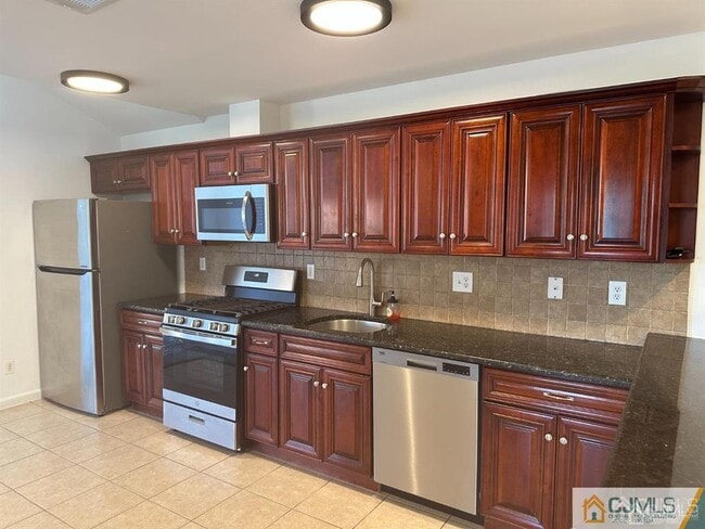 Building Photo - 2024 Grand Ave