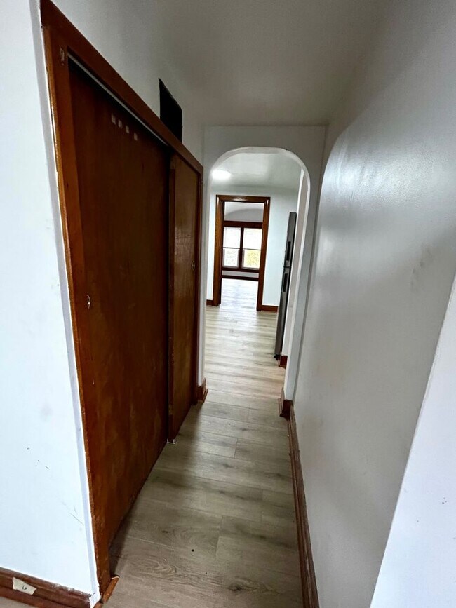 Building Photo - 23 Mariemont Ave
