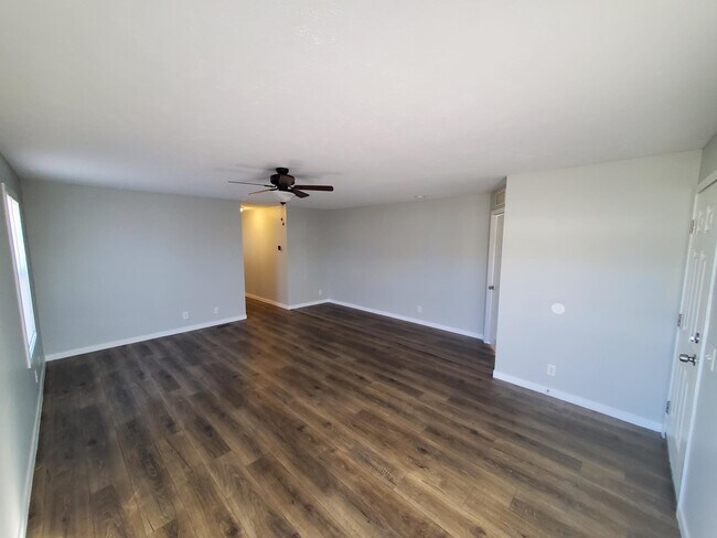 Building Photo - 19 Hummingbird Dr