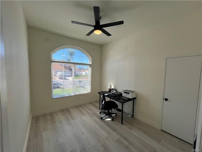 Building Photo - Beautiful Single-Story Pool Home in the He...